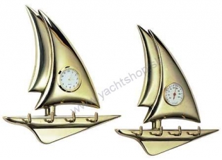 Leštený mosadzný vešiak v tvare plachetnice s hodinami